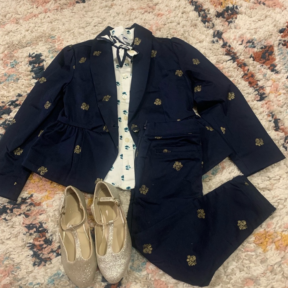 Holiday ready outfit 3/4